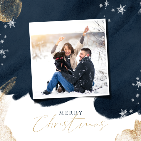 Winterse kerstkaart met eigen foto en blauwe veeg
