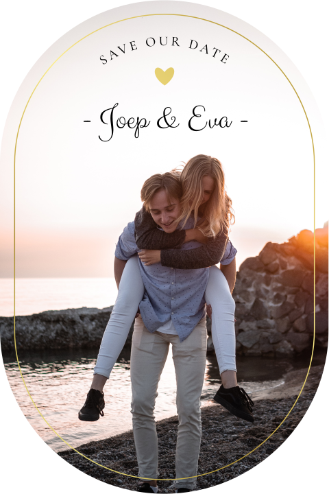Ovale save the date kaart met foto en folie in goud