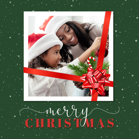 Groene kerstkaart met foto en rode strik