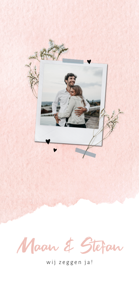 Roze trouwkaart met polaroid foto en droogbloemen
