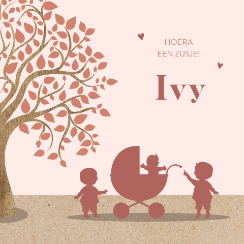 Silhouet geboortekaartje boom en broertjes met baby zusje