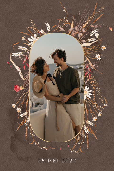 Trendy save the date kaart met droogbloemen in donkerbruin