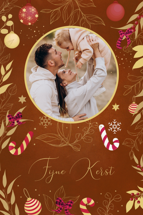 Roestbruine kerstkaart met foto en kerstballen