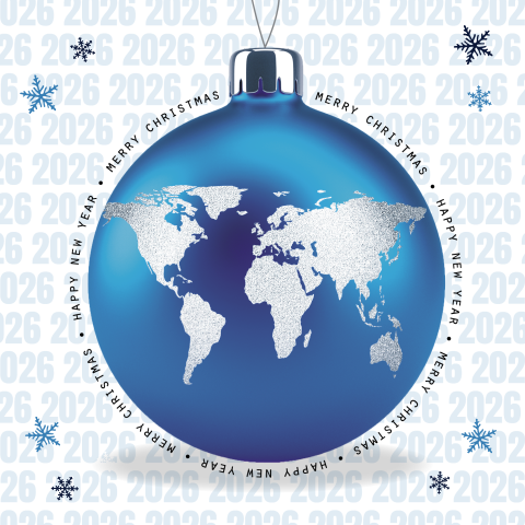 Kerstkaart wereld op blauwe kerstbal