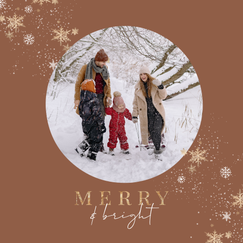 Trendy kerstkaart met ronde foto en sneeuwvlokjes