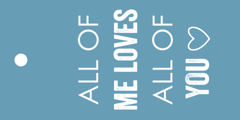 Blauw trouwlabel met quote en hartje