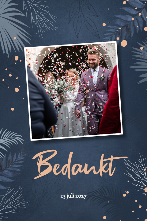 Bedankkaart met bladeren roze spetters en trouwfoto