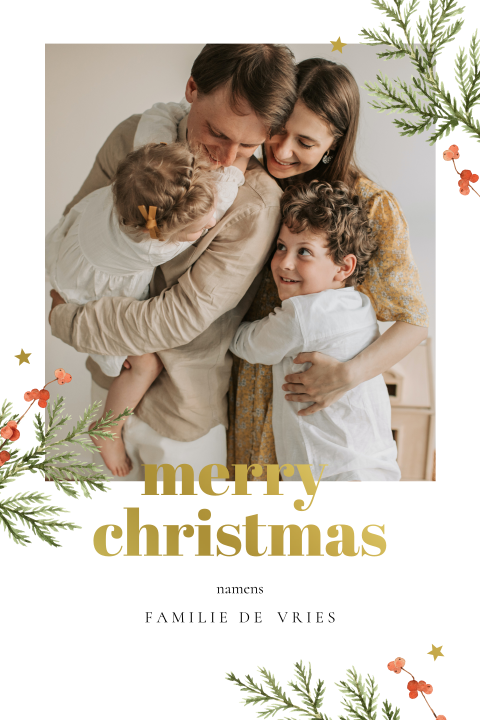 Foto kerstkaart met dennentakjes en goudfolie sterretjes