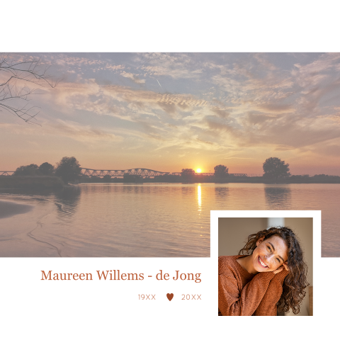 Rouwkaart met portretfoto en zonsondergang over het water
