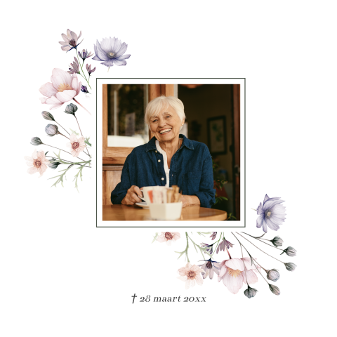 Lief gedachtenisprentje met veldbloemen om haar foto