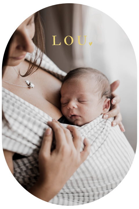 Ovaal geboortekaartje met foto newbornshoot goudfolie naam en hartje