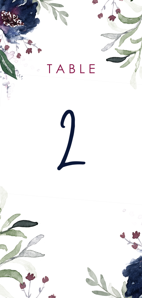 Marque table avec des fleurs en aquarelle violette