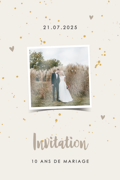 Invitation 10ème anniversaire de mariage avec polaroid et cœurs