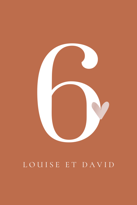 Marque-table moderne de couleur rouille avec cœur
