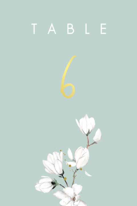 Marque-table bleu clair avec une branche fleurie