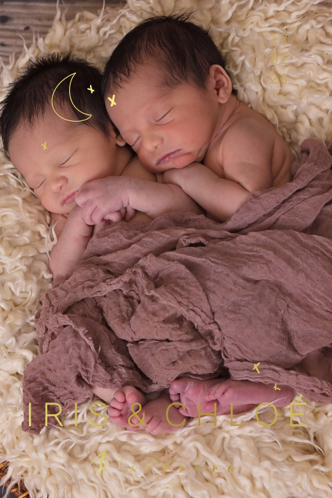 Faire-part de naissance jumeaux élégant avec dorure et coins arrondis