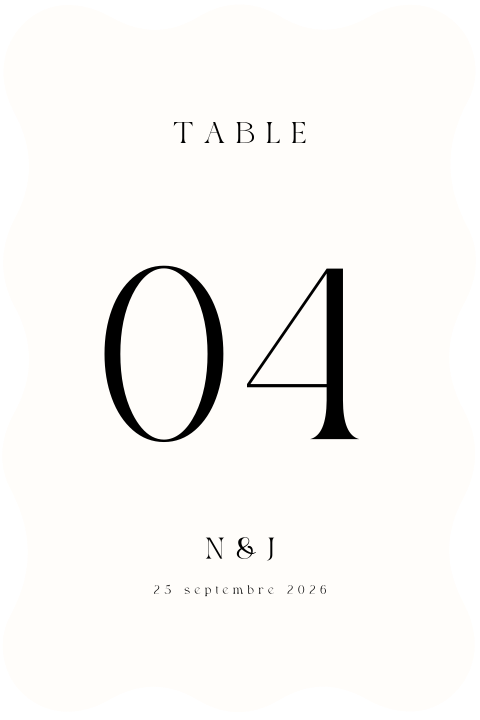 Marque-table dans un fond écru