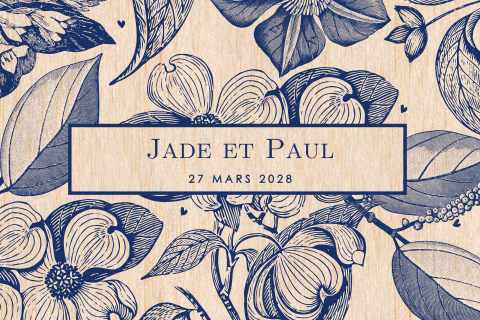 Faire-part de mariage en bois avec des fleurs bleues