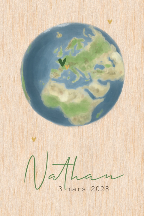 Faire-part de naissance sur bois avec globe et cœurs