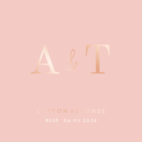 Carton réponse avec des détails en or rosé et les initiales des mariés