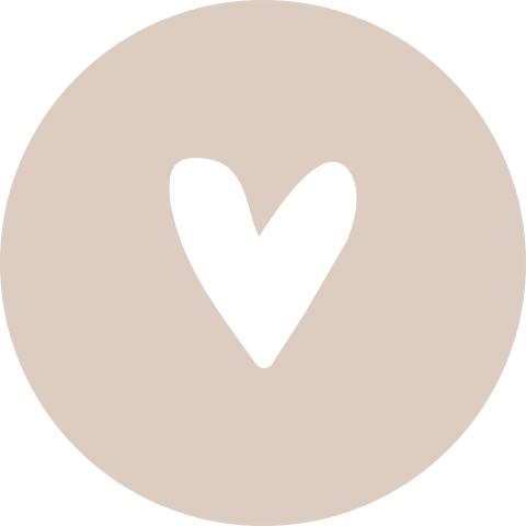 Beige sluitsticker wit hartje