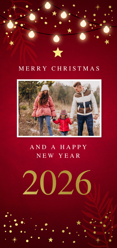 Kerstkaart langwerpig rood met foto luxe goudfolie lampjes