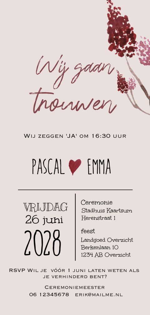 Stijlvolle staande trouwkaart met bloemen en groen