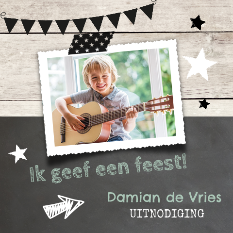 Hippe enkele foto uitnodiging kinderfeestje met hout jongen