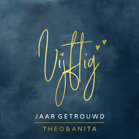 Jubileum uitnodiging 50 jaar getrouwd blauwe achtergrond en foliedruk