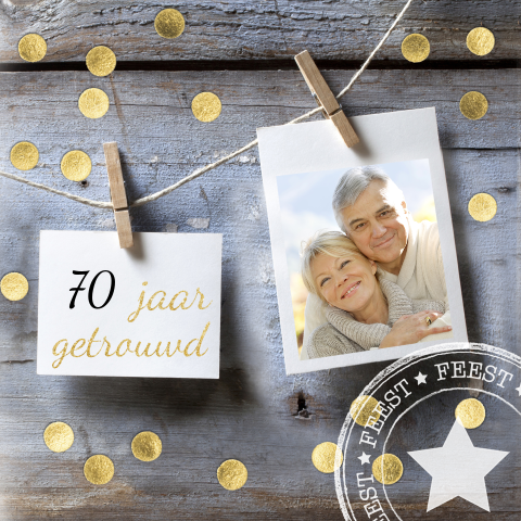Uitnodiging 70 jarig jubileum feest met hout en gouden confetti