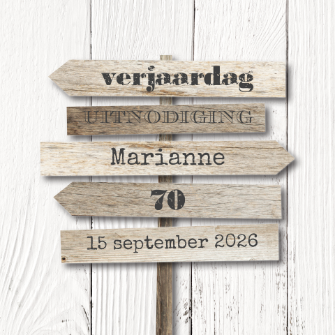 Uitnodiging verjaardag 70 jaar met grijs hout en borden