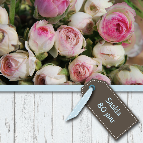 Verjaardag 80 jaar feest kaart met witte rozen en hout