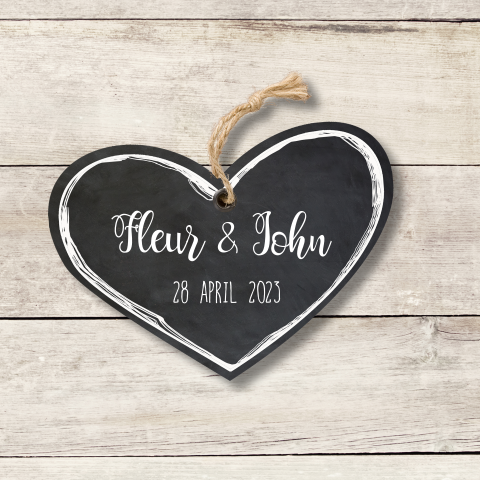 Trouwkaart wij zijn getrouwd met hout en hart van krijtbord