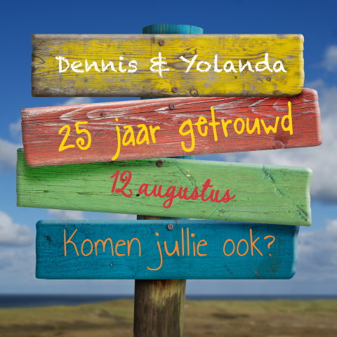 Uitnodigingskaart voor 25 jaar getrouwd feest met geverfd houten bord