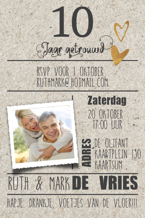Uitnodiging 10 jaar samen met gouden details en typografie