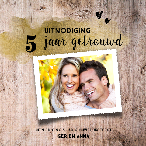 Jubileum uitnodiging 5 jaar met goud en hout
