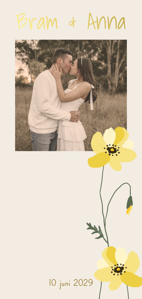 Trouwkaart met foto en bloemen