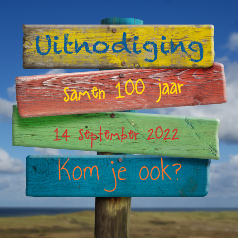 Samen 100 jaar uitnodigingskaart voor feest met geverfd houten bord