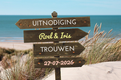 Trouwkaart strand en zee thema met wegwijs borden