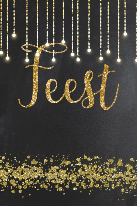 Uitnodiging feest met gouden glitters op krijtbord