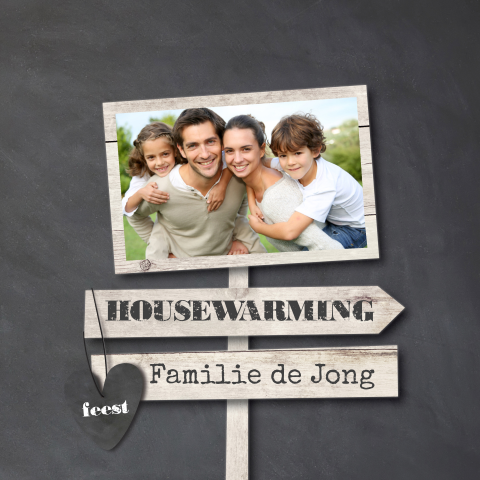 Uitnodigingskaart houten wegwijzerbord met foto voor diner of etentje