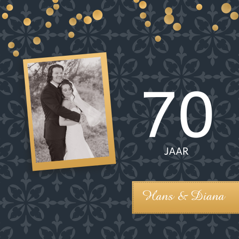 Dubbele jubileumkaart 70 jaar met goud barok look en confetti