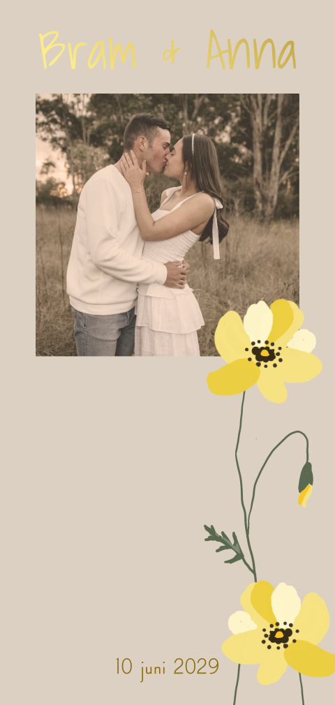 Trouwkaart met foto en bloemen