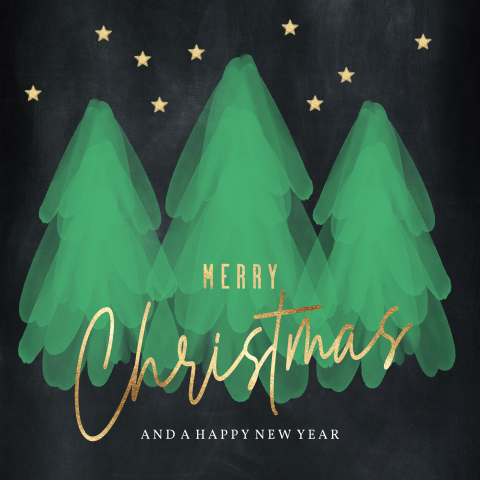 Leuke kerstkaarten met groene kerstbomen van waterverf krijt vegen
