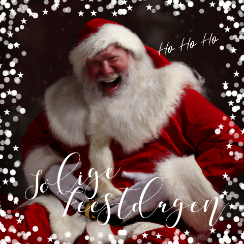 Grappige kerstkaart met lachende kerstman