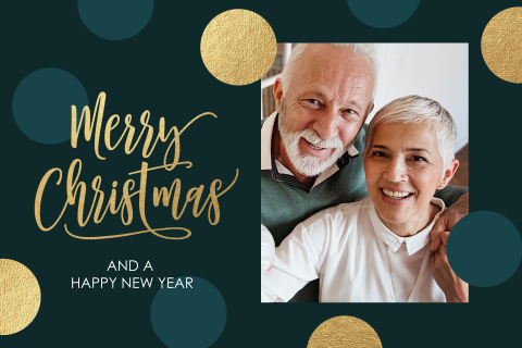 Leuke kerstkaart met eigen foto en bollen
