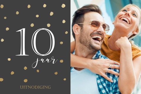 Mooie jubileum uitnodiging met foto 10 jarig huwelijk grijs goud