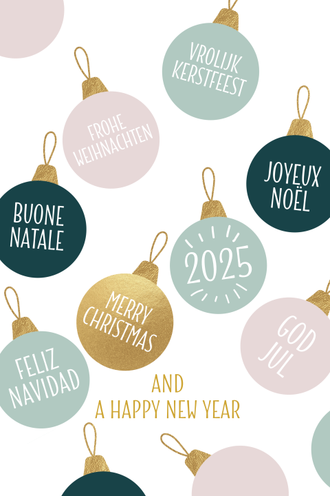 Kerstkaart met verschillende talen met kerstballen