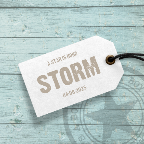 Stoer geboortekaartje jongen steigerhout label