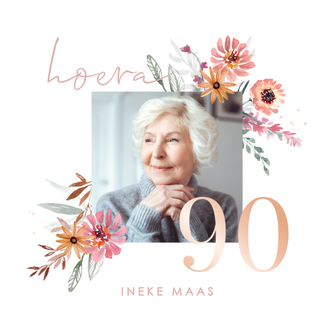 90 jaar verjaardag uitnodiging met bloemen en roségoudfolie